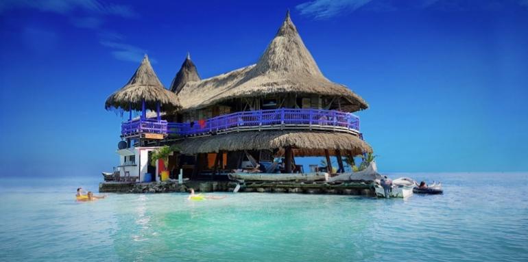 El hotel que flota en el Caribe colombiano